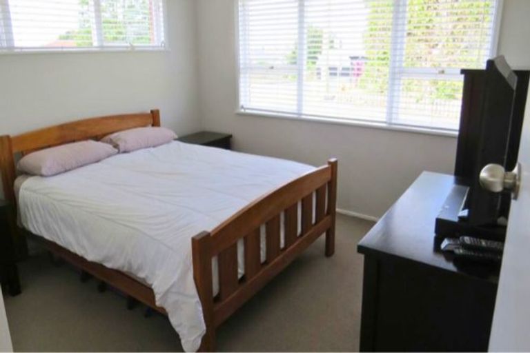 Photo of property in 1/51 Target Road, Totara Vale, Auckland, 0629