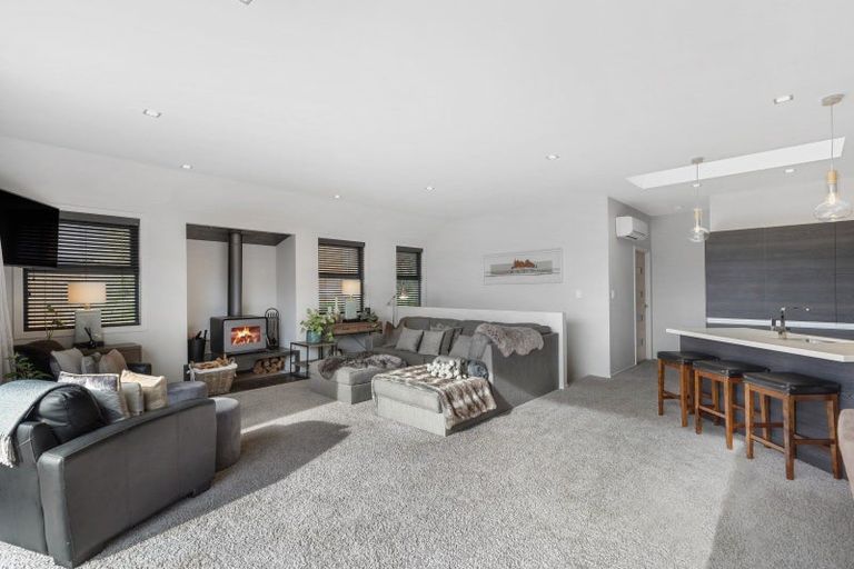 Photo of property in 31 Rannoch Drive, Jacks Point, Queenstown, 9371