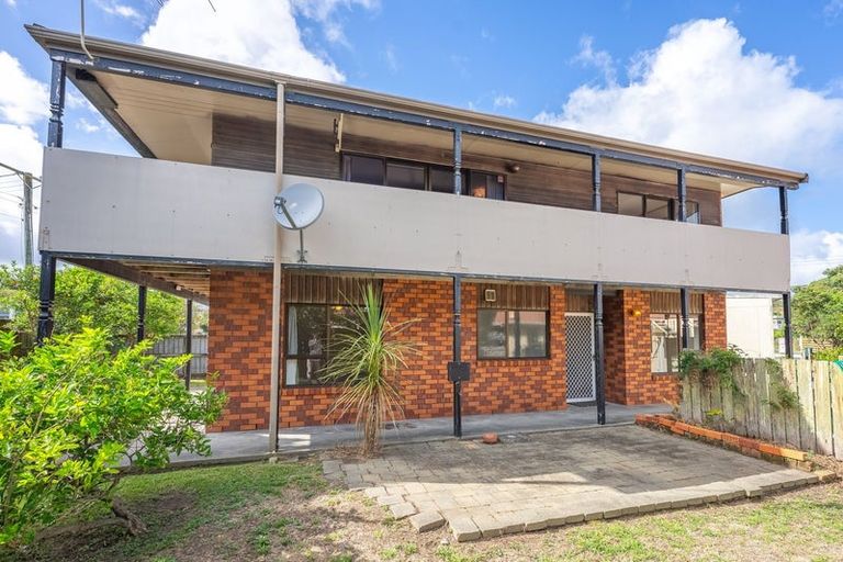 Photo of property in 69 Te Moana Road, Waikanae Beach, Waikanae, 5036