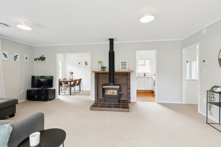 Photo of property in 21 Mexted Terrace, Tawa, Wellington, 5028