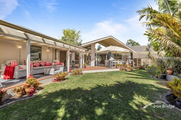 Photo of property in 18 Oakford Park Crescent, Greenhithe, Auckland, 0632