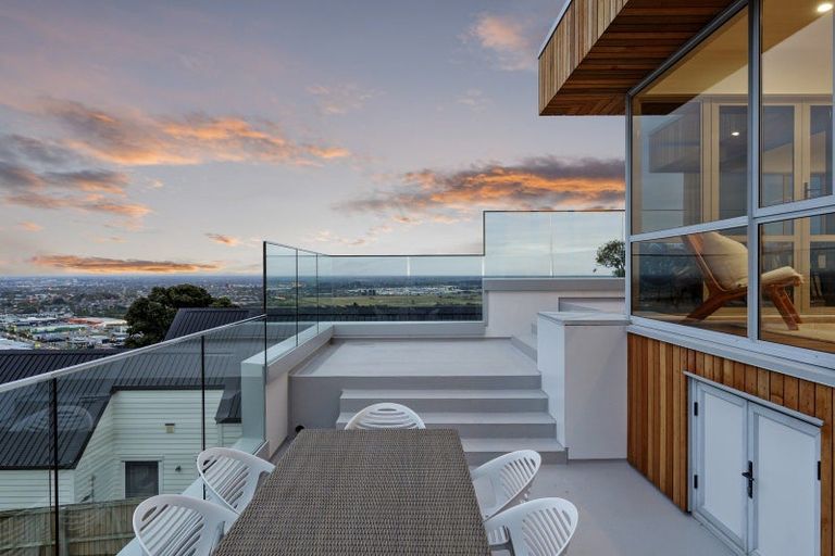 Photo of property in 283 Cannon Hill Crescent, Mount Pleasant, Christchurch, 8081