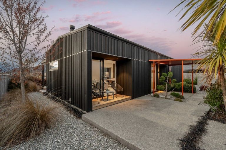 Photo of property in 15 Kereru Crescent, Wanaka, 9305