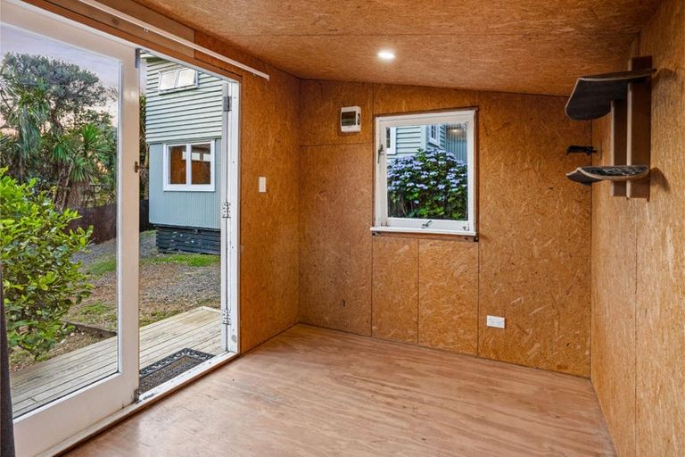 Photo of property in 132 Seaview Road, Piha, New Lynn, 0772