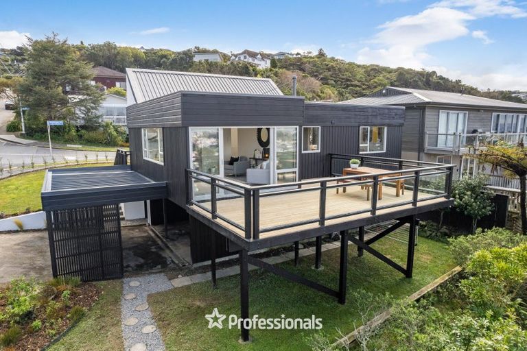 Photo of property in 2 Stanhope Grove, Korokoro, Lower Hutt, 5012