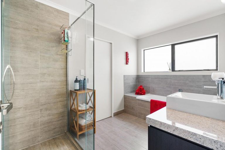 Photo of property in 27 Stace Hopper Drive, One Tree Point, 0118