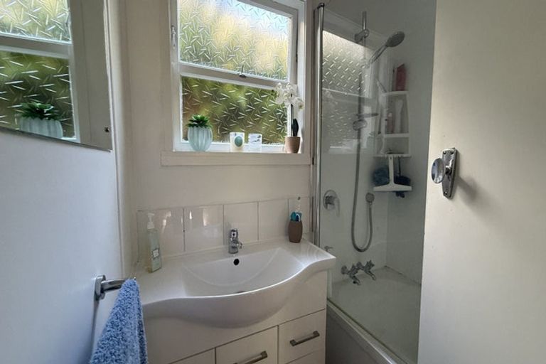Photo of property in 7 Maori Hut Road, Red Beach, 0932