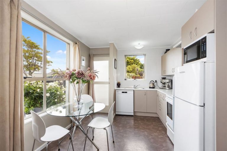 Photo of property in 8a Woodstock Place, Russley, Christchurch, 8042