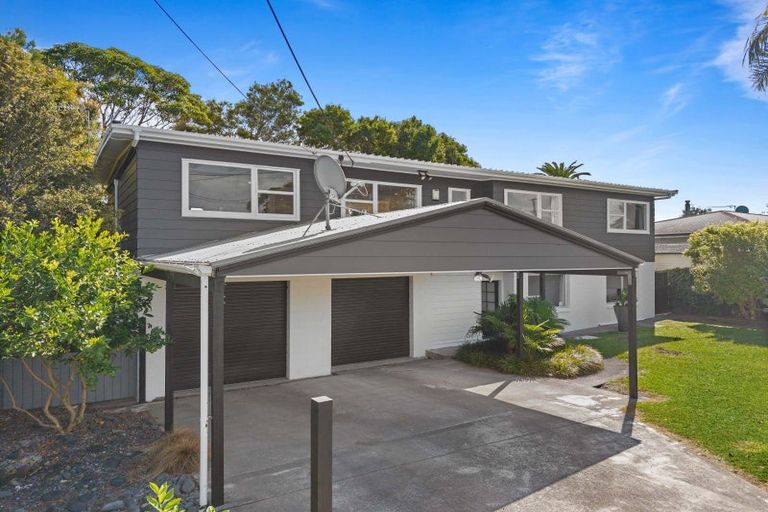 Photo of property in 20 Great North Road, Riverhead, 0820