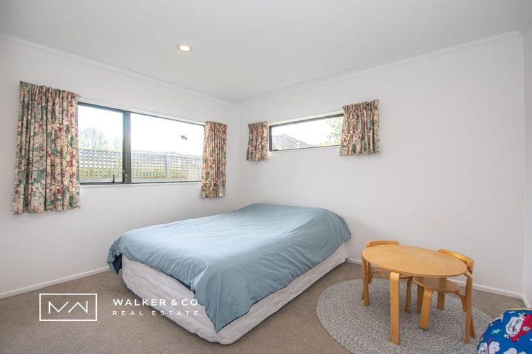 Photo of property in 2 Bathurst Street, Heretaunga, Upper Hutt, 5018