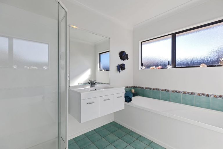 Photo of property in 54 Corinth Grove, Papamoa Beach, Papamoa, 3118