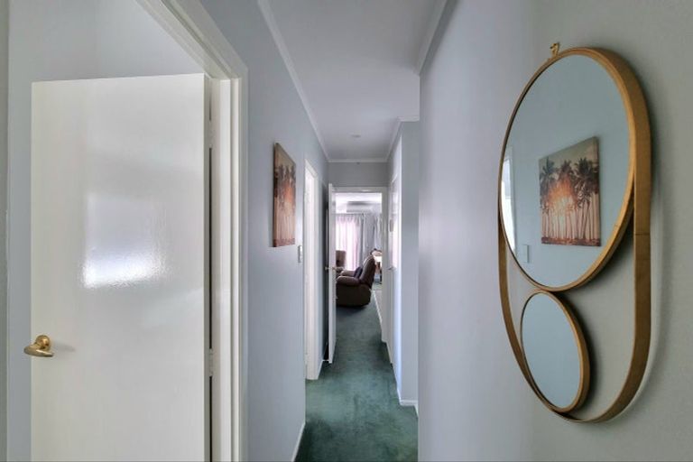 Photo of property in 176 Gossamer Drive, Pakuranga Heights, Auckland, 2010