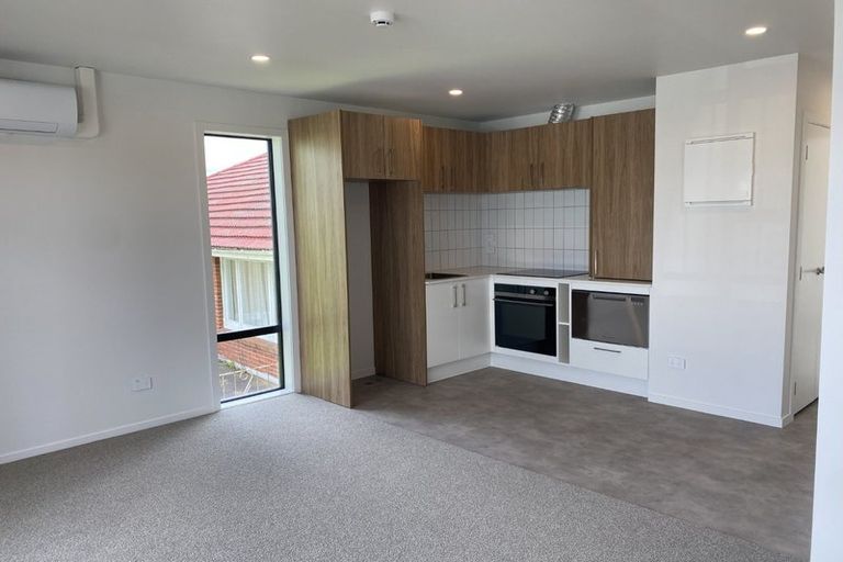 Photo of property in 4/43 Yeovil Road, Te Atatu Peninsula, Auckland, 0610