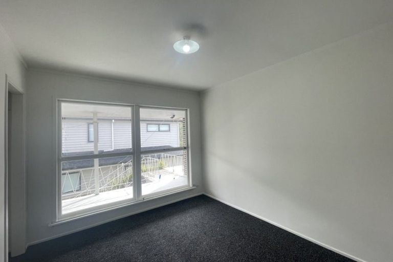 Photo of property in 30 Ramillies Place, Glenfield, Auckland, 0629