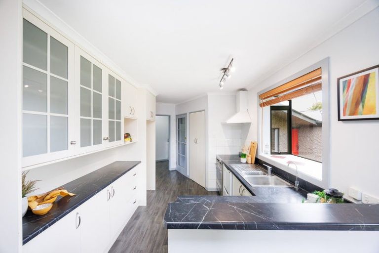 Photo of property in 2 Pukatea Place, Milson, Palmerston North, 4414