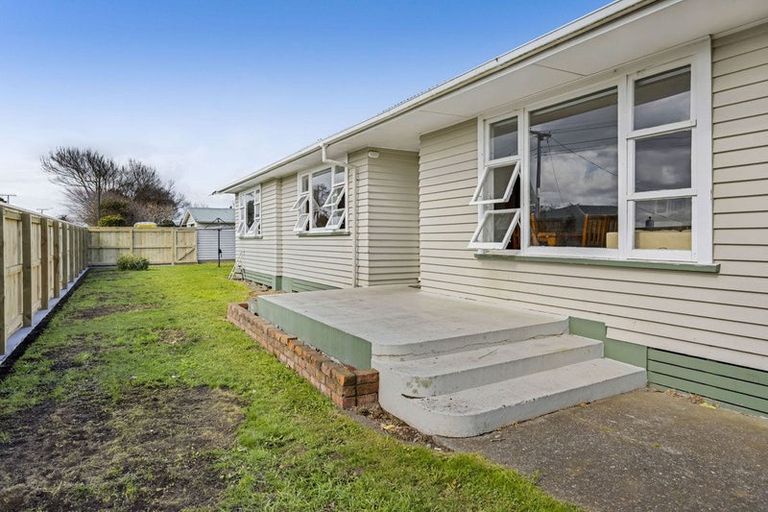 Photo of property in 27 Reid Avenue, Hawera, 4610