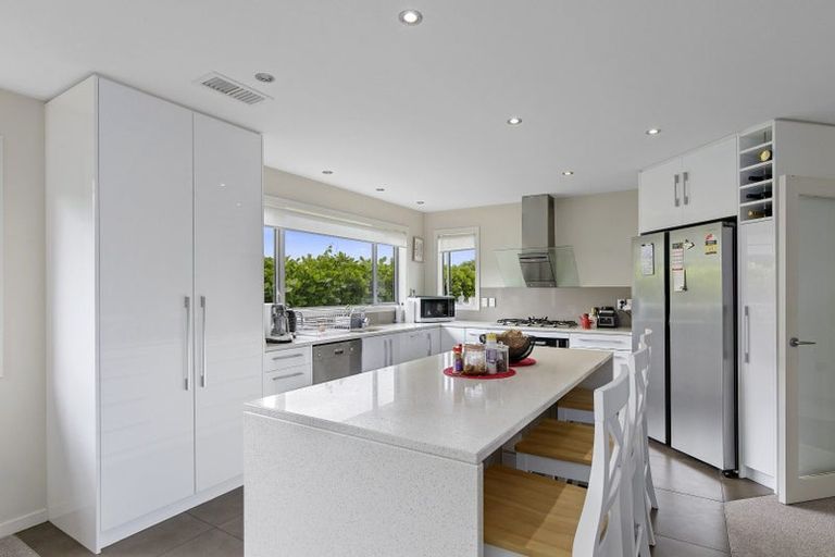 Photo of property in 9 Yarnbrook Grove, Churton Park, Wellington, 6037