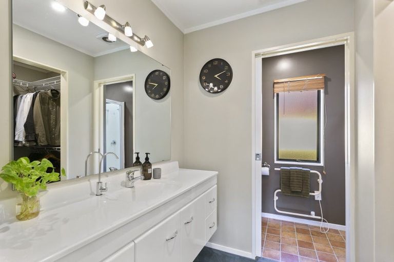 Photo of property in 141 Woodman Drive, Tawa, Wellington, 5028