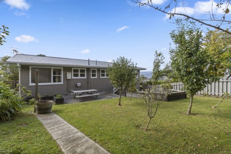 Photo of property in 5 Camellia Terrace, Maungaraki, Lower Hutt, 5010