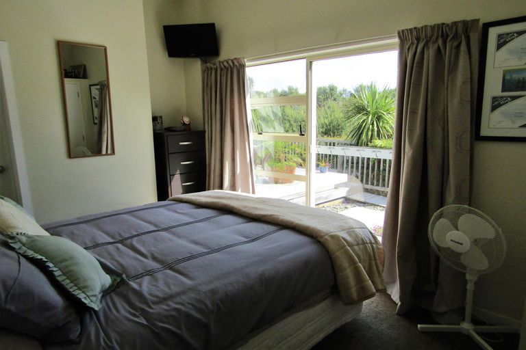 Photo of property in Apple Bnb, 3 Kaipatiki Rise, Haruru, 0204