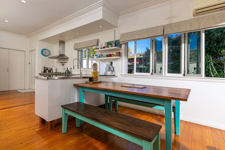 Photo of property in 1/27 Summer Street, Stanley Point, Auckland, 0624