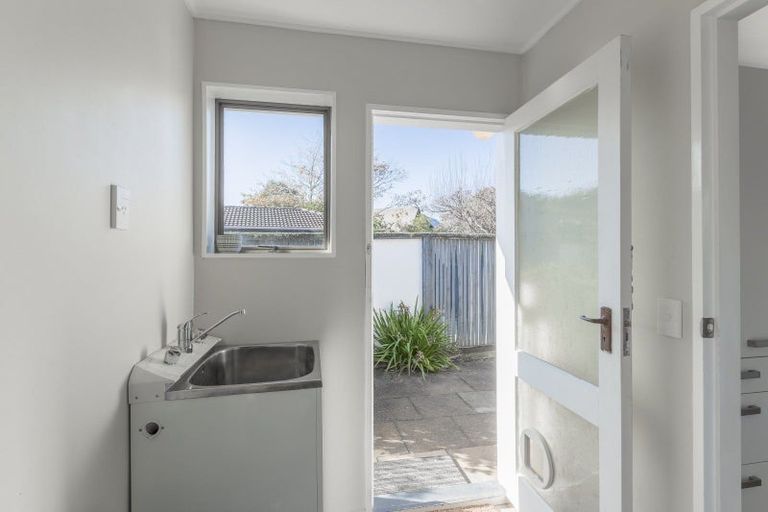 Photo of property in 15 Rosebank Grove, Waikanae, 5036