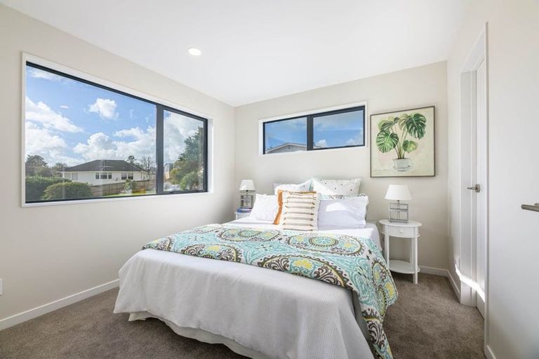 Photo of property in 12 September Place, Forrest Hill, Auckland, 0620