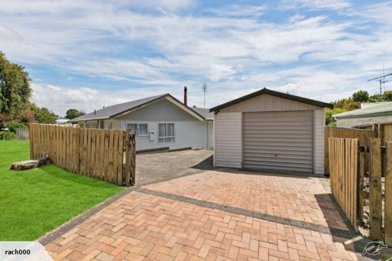 Photo of property in 28 Dingadee Street, Welcome Bay, Tauranga, 3112