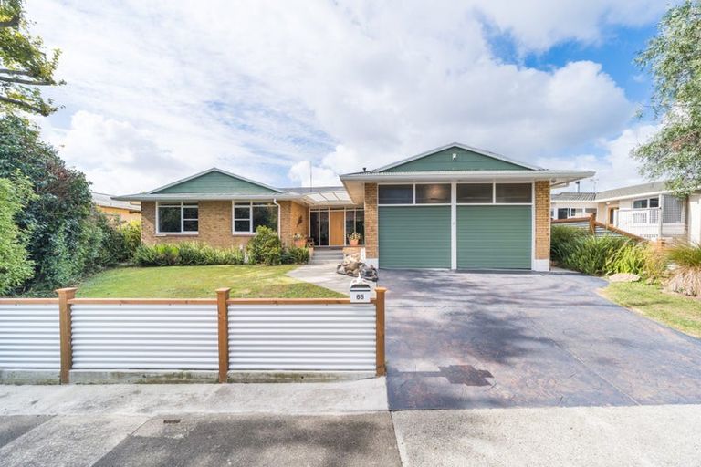 Photo of property in 65 Wikiriwhi Crescent, Awapuni, Palmerston North, 4412