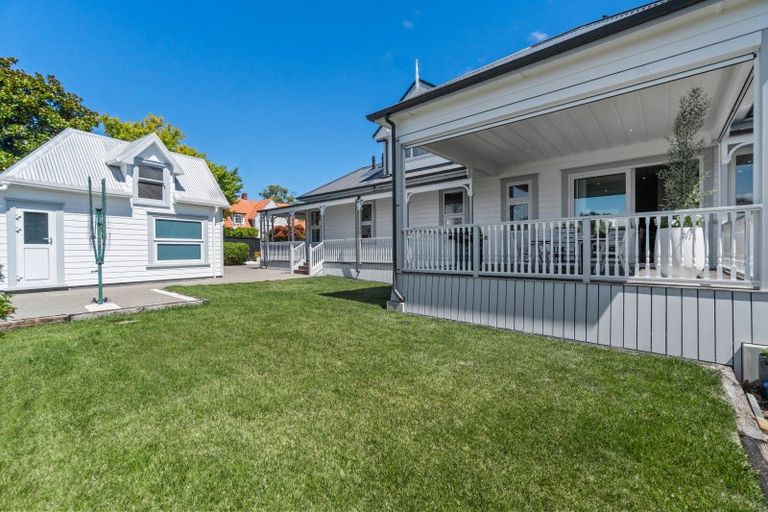 Photo of property in 48 Stanley Point Road, Stanley Point, Auckland, 0624