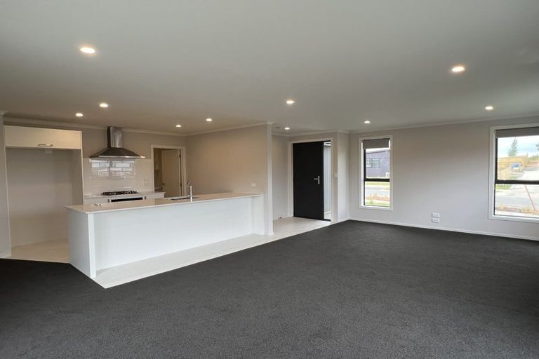 Photo of property in 58 Waruhia Crescent, Rototuna North, 3281