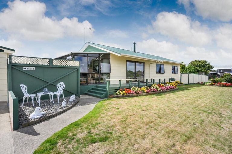 Photo of property in 1 Oldfield Place, Bulls, 4818