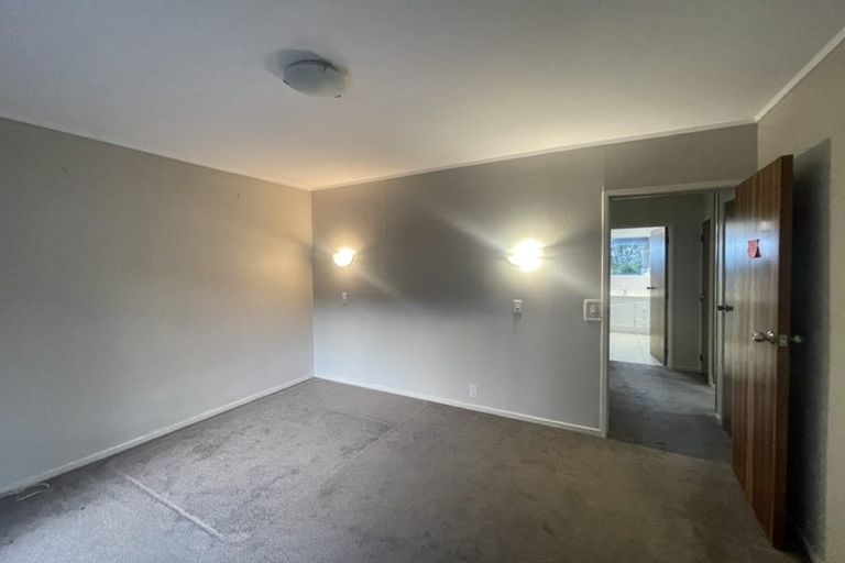 Photo of property in 28 Gretel Place, Hillcrest, Auckland, 0627