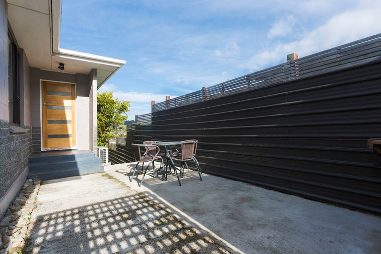 Photo of property in 33 Waldron Crescent, Green Island, Dunedin, 9018