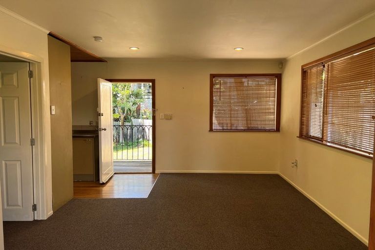 Photo of property in 14 Avonleigh Road, Green Bay, Auckland, 0604