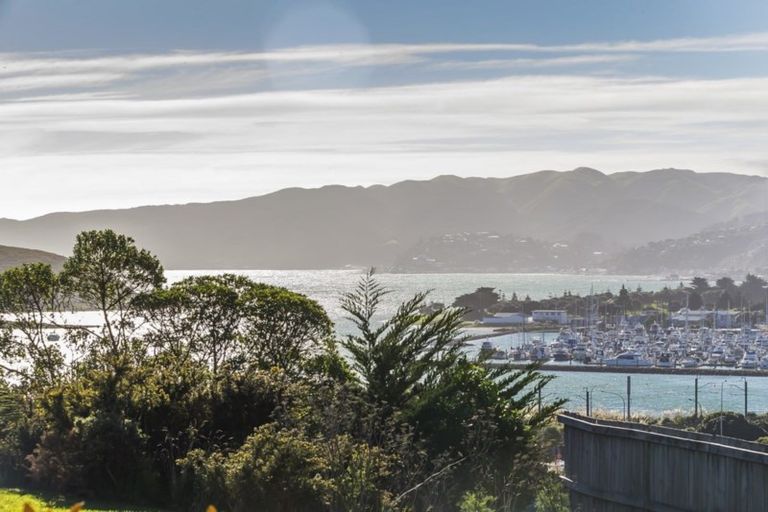 Photo of property in 13 Paremata Drive, Paremata, Porirua, 5024