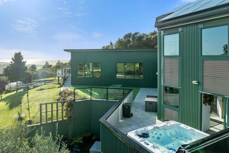 Photo of property in 1559 Pataua Road North, Pataua North, Whangarei, 0175