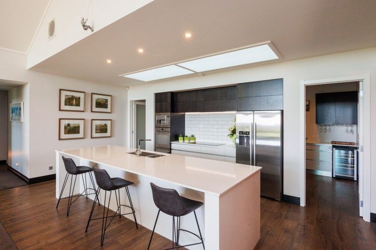 Photo of property in 21 The Strand, Fitzherbert, Palmerston North, 4410