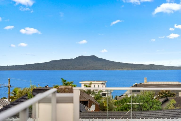 Photo of property in 5b Rahopara Street, Castor Bay, Auckland, 0620