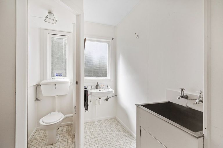 Photo of property in 115 Akaroa Drive, Maupuia, Wellington, 6022