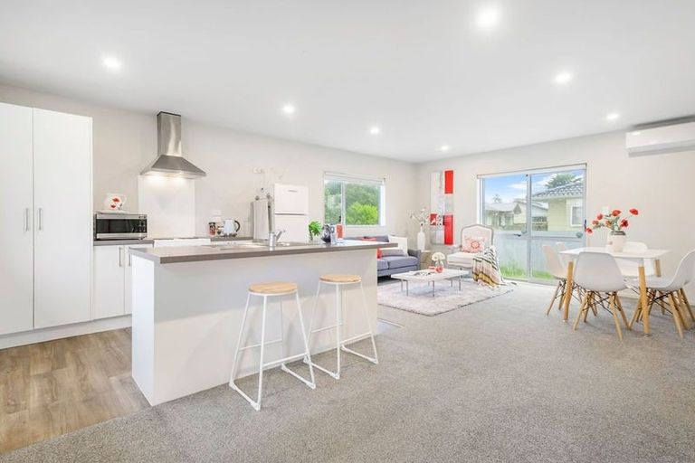 Photo of property in 2/1 Clarice Place, Takanini, 2112