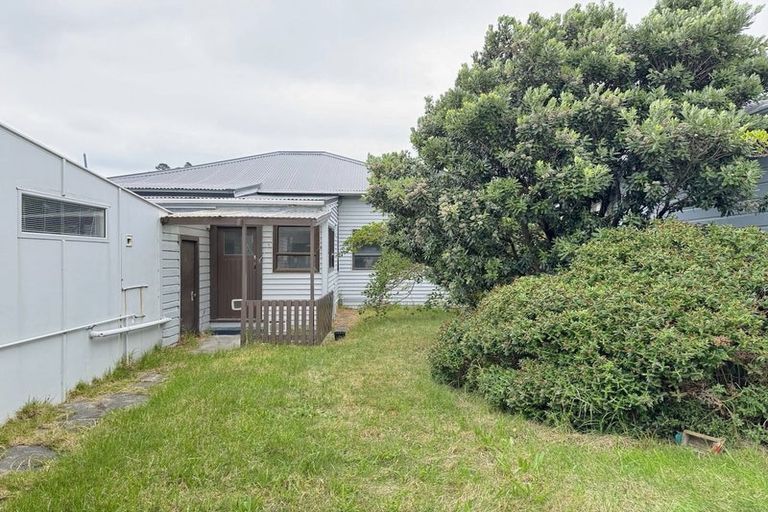 Photo of property in 173 Onepu Road, Lyall Bay, Wellington, 6022