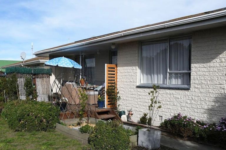 Photo of property in 2/5 Chadbury Street, Parklands, Christchurch, 8083