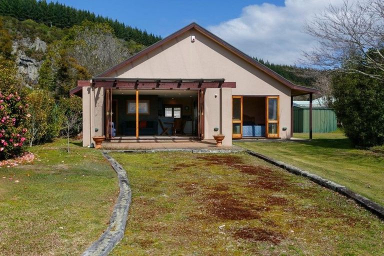 Photo of property in 14 Motuoapa Esplanade, Motuoapa, 3382