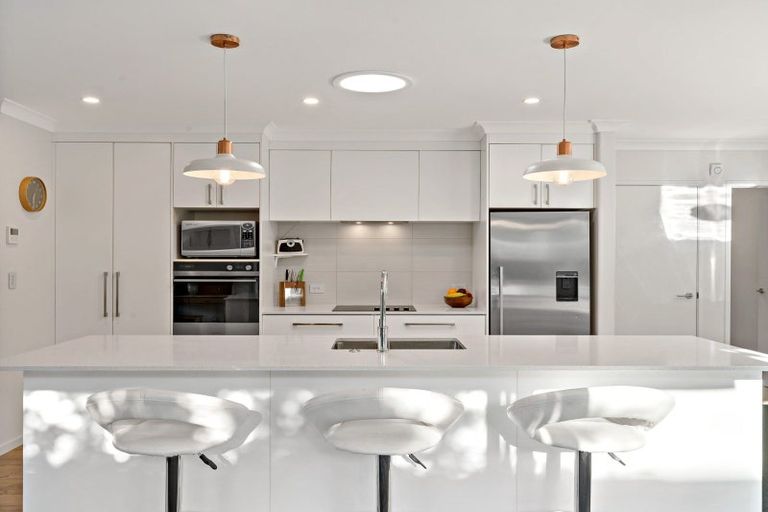 Photo of property in 11 Walnut Road, Riverhead, 0820