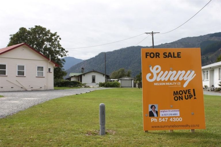 Photo of property in 97 Fairfax Street, Murchison, 7007