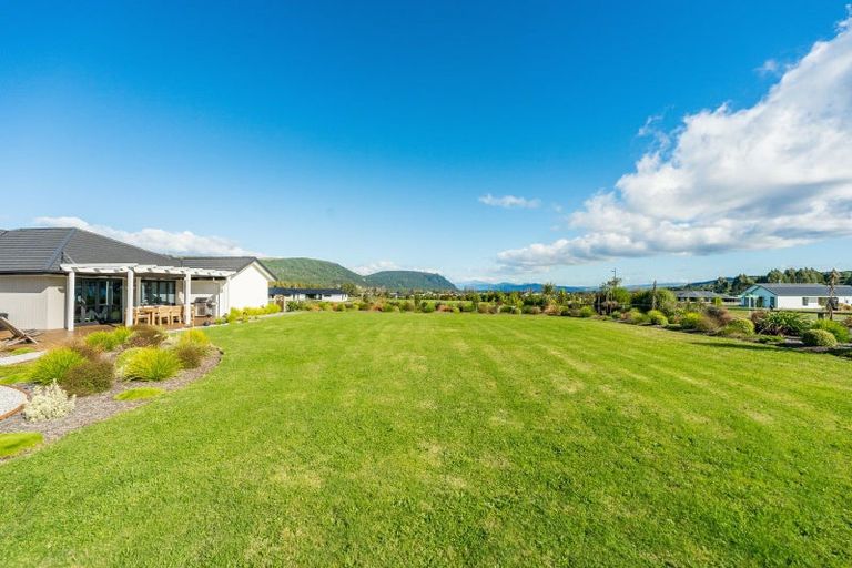 Photo of property in 1 Ribbonwood Lane, Kinloch, Taupo, 3377