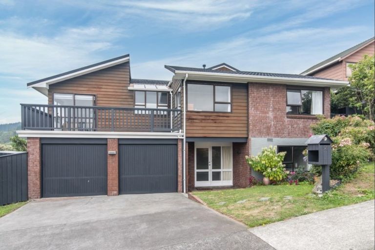 Photo of property in 91 Victory Crescent, Tawa, Wellington, 5028