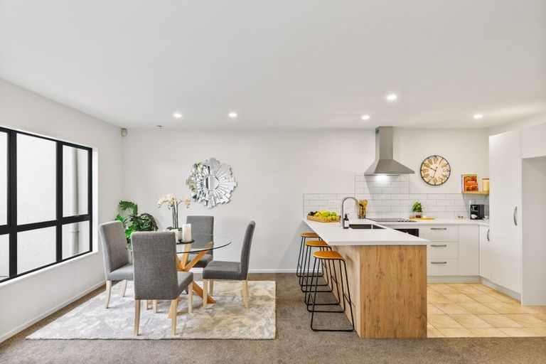 Photo of property in 6/42 Fields Parade, Oteha, Auckland, 0632