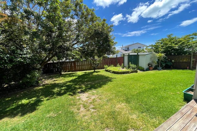 Photo of property in 14 Sheralee Place, Bucklands Beach, Auckland, 2014